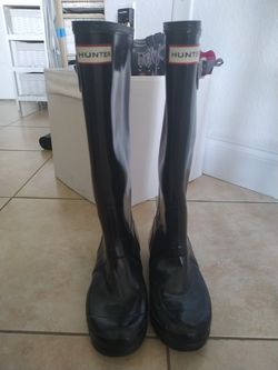 Hunter boots size 7 with socks