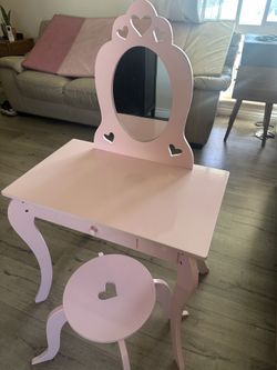 Girls Vanity Desk