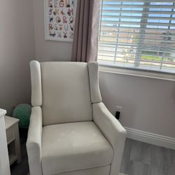 Nursery Electronic Recliner 