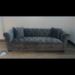 Tufted sofa 