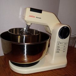 Very Pristine Like New Vintage Sunbeam Mixmaster 12 Speed With Original Factory Stainless Steel And Glass Bowls A Steal @ $55