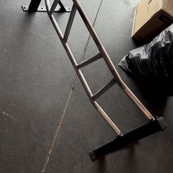 Wall-mounted multi-grip pull-up bar