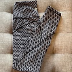 Lululemon (size 4) In Movement Tights 