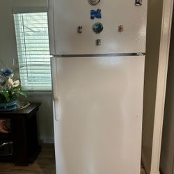 WHITE REFRIGERATOR – Top Freezer Design –$200 
