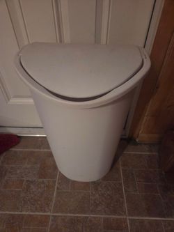 Trash can