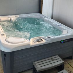 6 Person Outdoor Saltwater Hot Tub