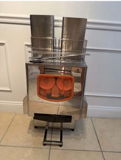 VEVOR Commercial Automatic Orange Juice Machine – Model 2000EHX  Commercial VEVOR automatic orange juice machine in excellent working condition. Perfe