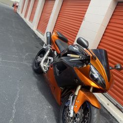 Yamaha R1 