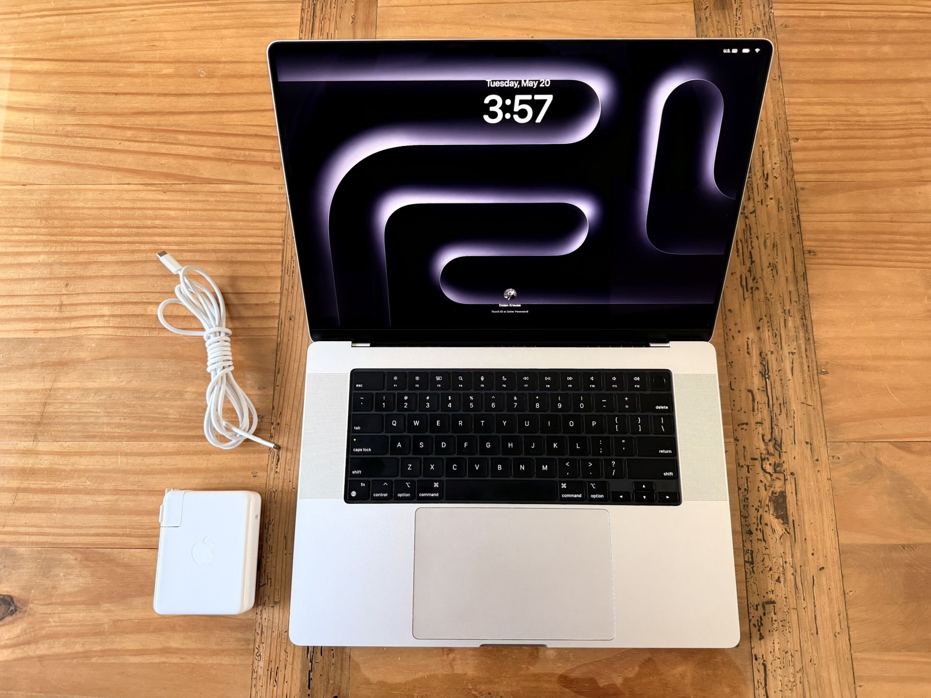 MacBook Pro M4 Pro Chip 16-inch (latest 2024) 24 GB 1TB SSD