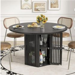 Round dining table