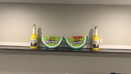 4 corona piñatas