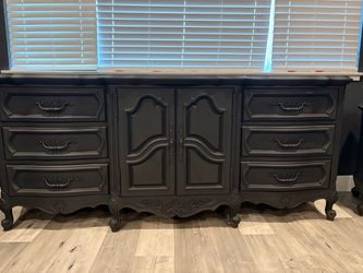 Goth antique dresser with 2 nightstands bedroom set