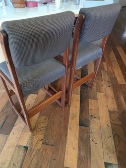 2 Barstools