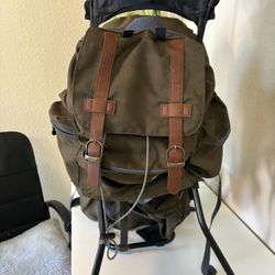 Hiking baby carrier backpack 