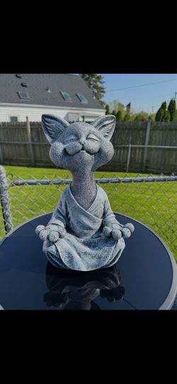 The meditating cat statue