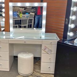 Glam Gorgeous Vanity Set 