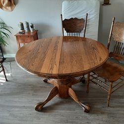 Beautiful Oak Table And 3 Chairs