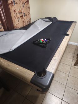 Like New 8 Ft Pool Table With Cover