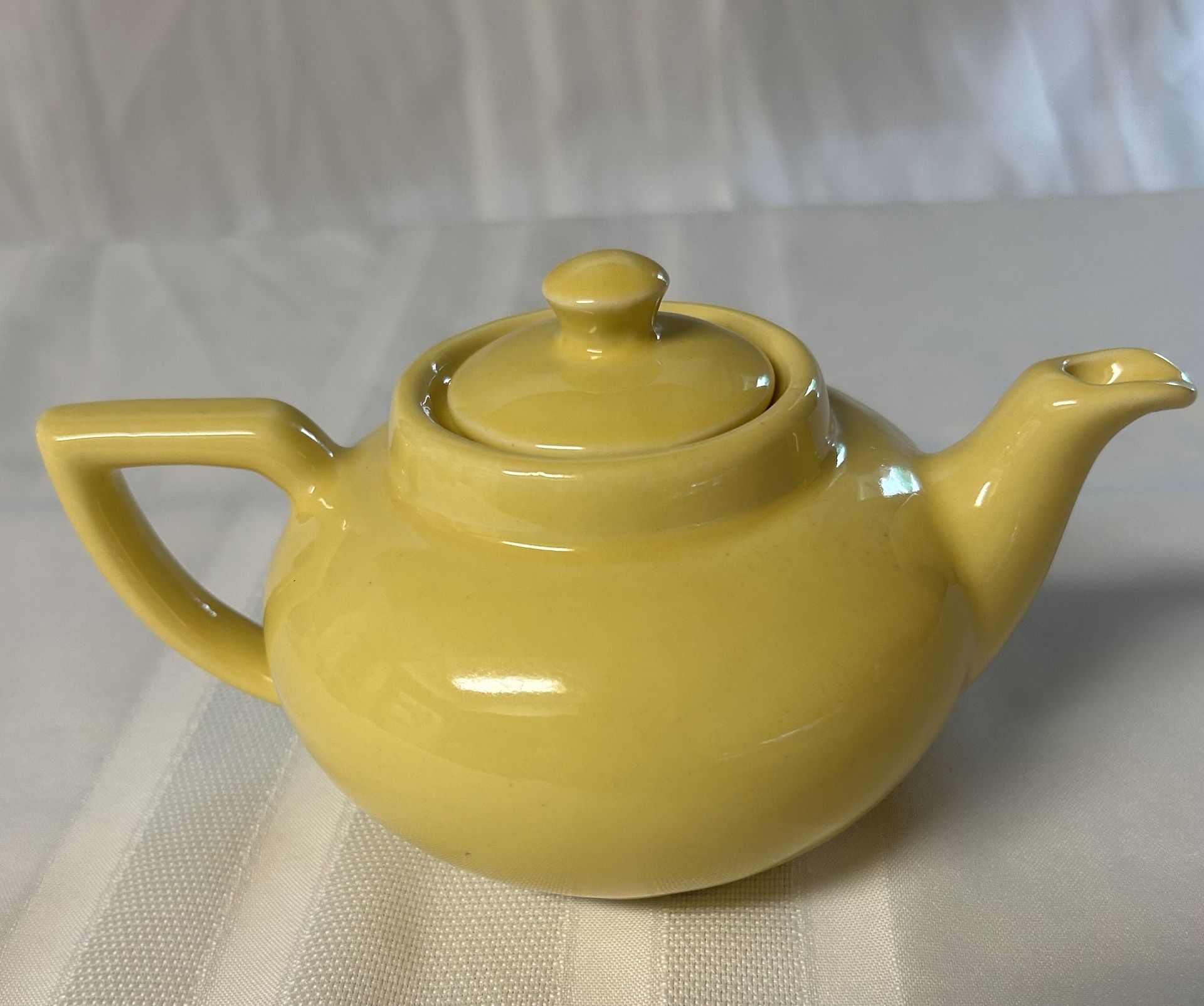 Shawnee Dutch Teapot (16oz Mid Century)