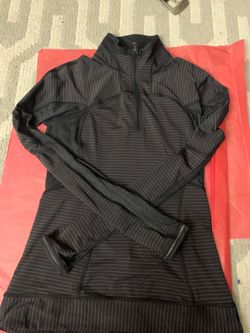 Lululemon size 4 sport sweatshirt long sleeve.