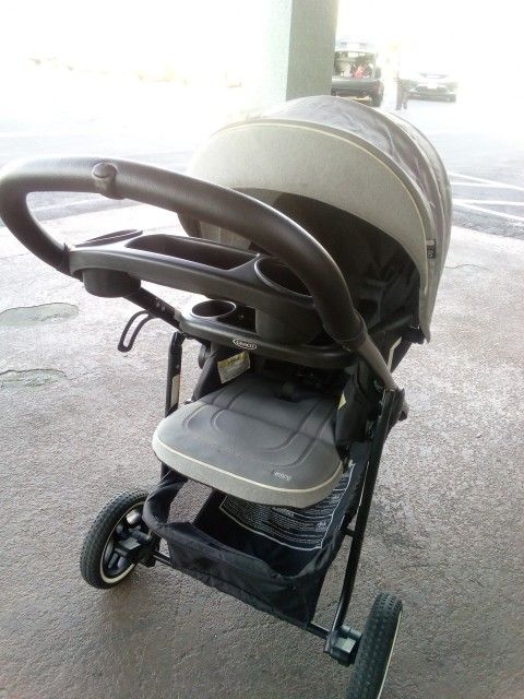 New Graco Mode 3 In 1 Travel Jogger Stroller/ Car seat 