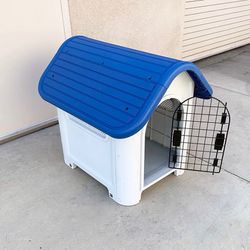 (NEW) $50 Small Dog House w/ Door, Waterproof Plastic Indoor Outdoor Shelter Cage Kennel 23x30x26 inches