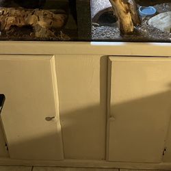 Wooden tank stand for reptile or fish tank