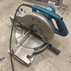 Makita 10” Miter Saw 15A    LS1030N