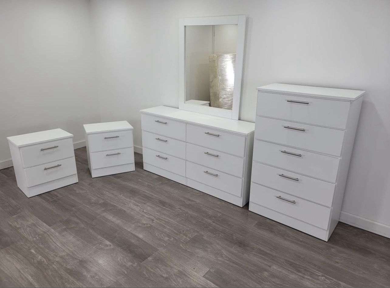 Dresser Whit Mirror, Chest And 2 Nightstands - Cómoda Con Espejo Y 2 Mesitas De Noche