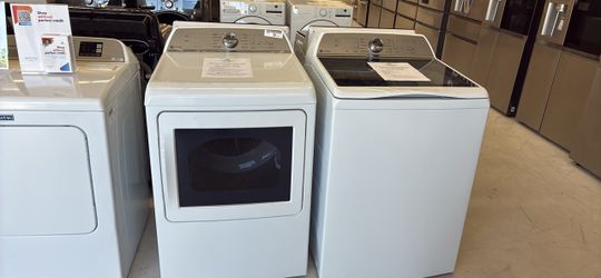 LABOR DAY WEEKEND SALE 🎆😎 SAVE UP TO $800 OFF MSRP on a Washer/Electric Dryer Set