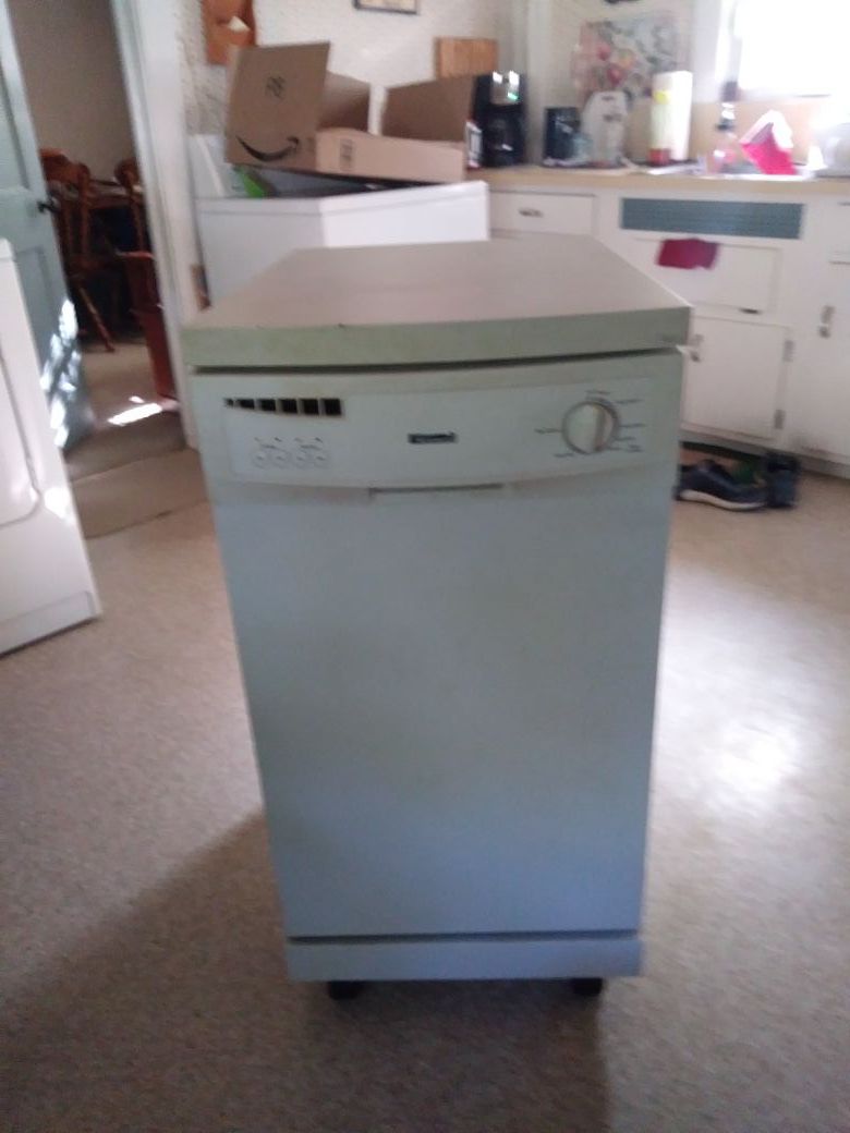 Kenmore 18" portable dishwasher(model 587.14412400)