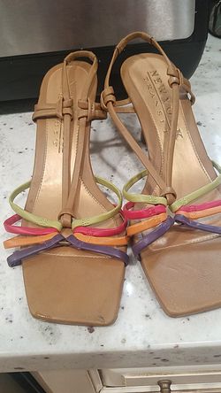 Size 9 brand is New York Transit all leather