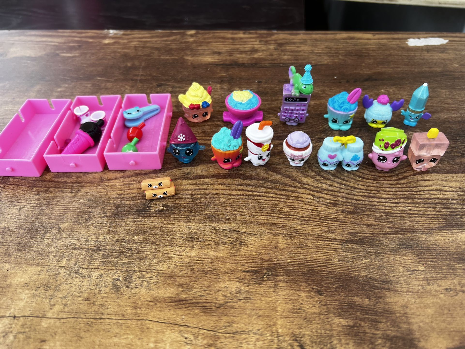 SHOPKINS 