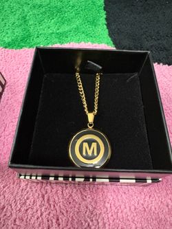 Market Gold Chain with M Charm Pendant