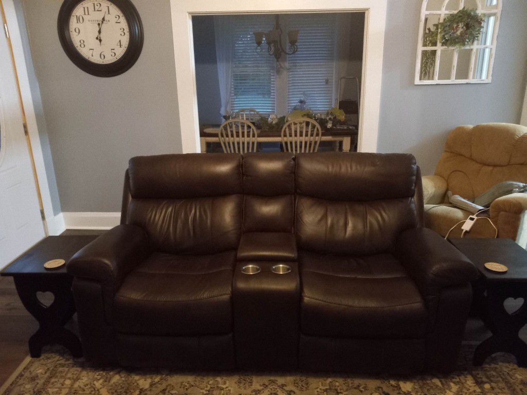 Broyhill Power Recliner Console Loveseat