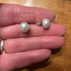 White Pearl Pierced Earring 