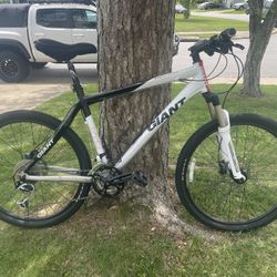 Giant XTC Alliance Mountain Bike 