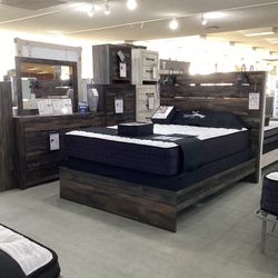 Drystan 4pc Full Panel Bedroom Set