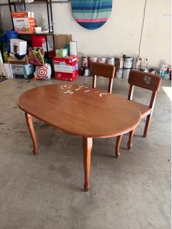 Kids table with 2 chairs