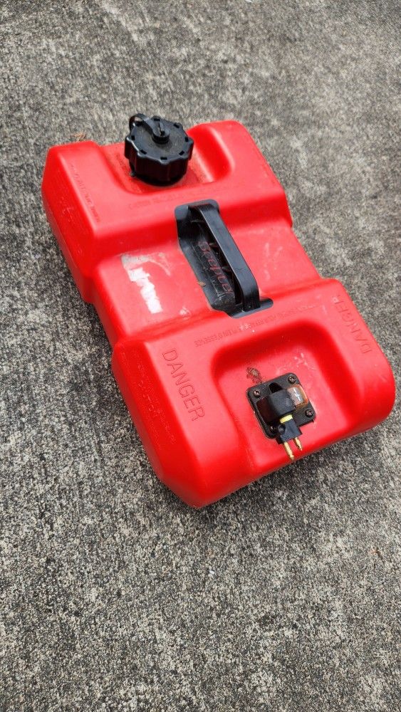 3- Gal Outboard Gas Tank