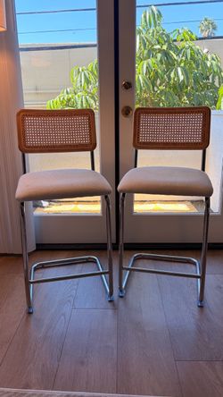 2 HIGH CHAIRS - MOVING ASAP