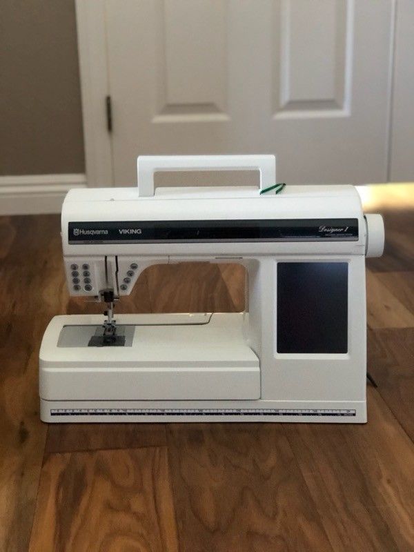Husqvarna Viking Embroidery Sewing Machine Designer 1 for Sale in Las