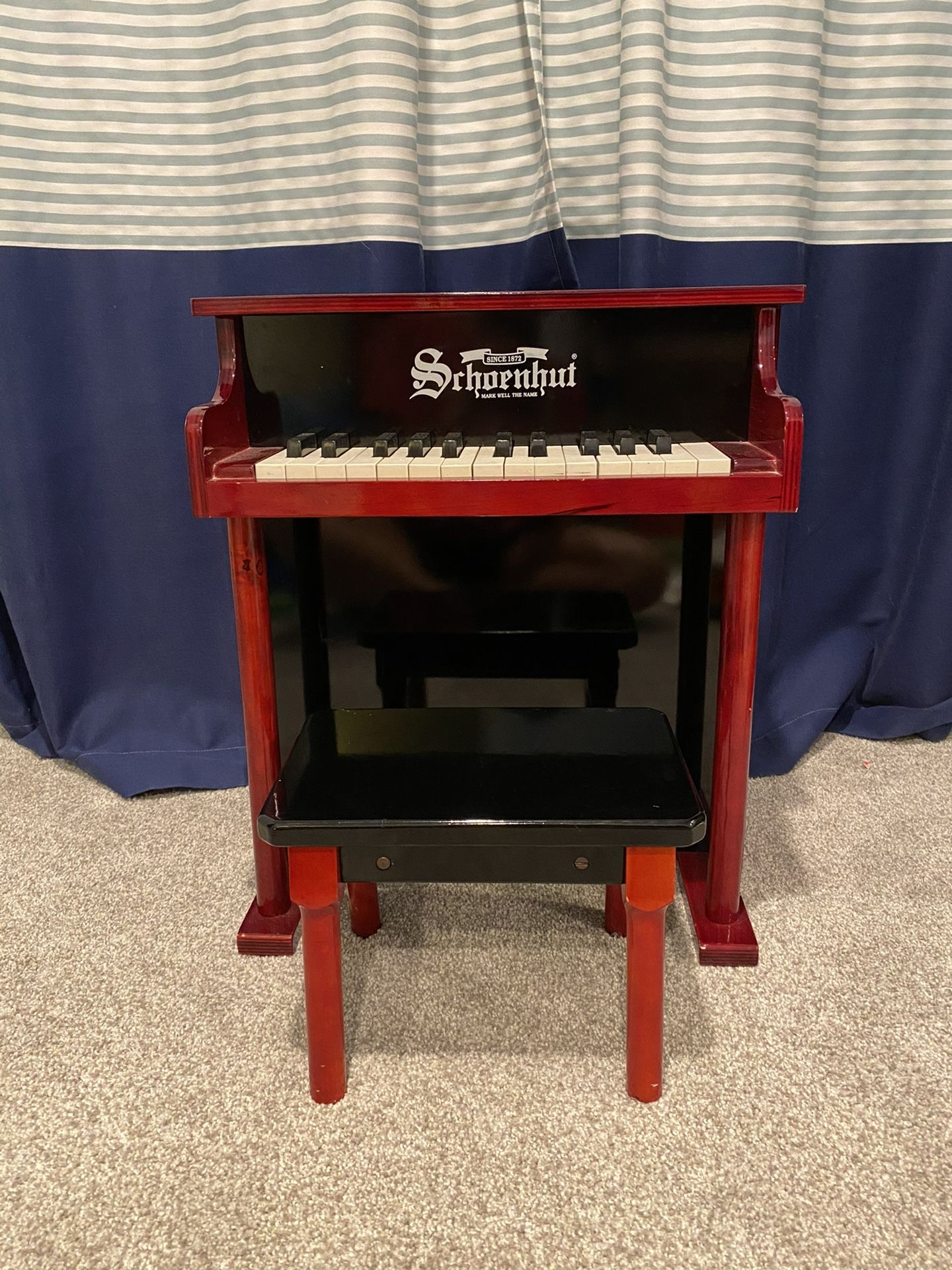 Schoenhut 25 key traditional spinet mahogany/black