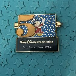 Disney Pin (broken) 