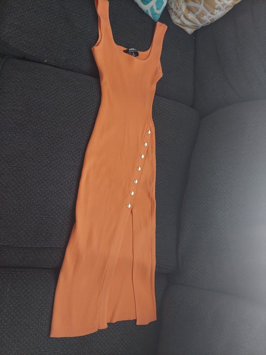 Peach Fitted Dress, $5 Dlls, Size S