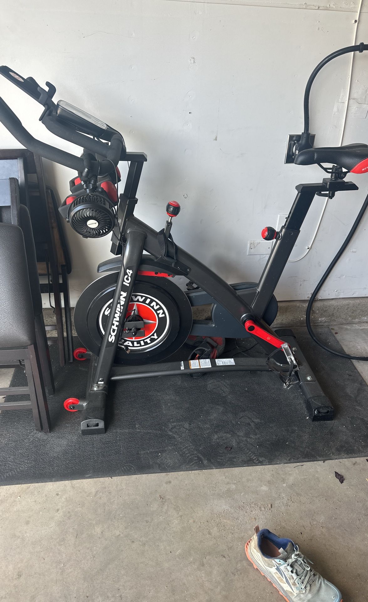 Schwinn IC4 Like New!!!