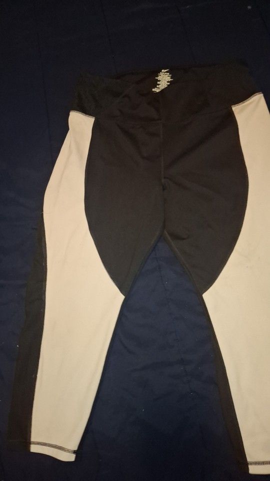 Women's Black And White Colored Leggings Size Xlarge