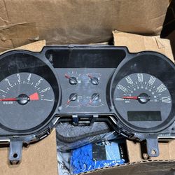 mustang 05-09 gauge cluster