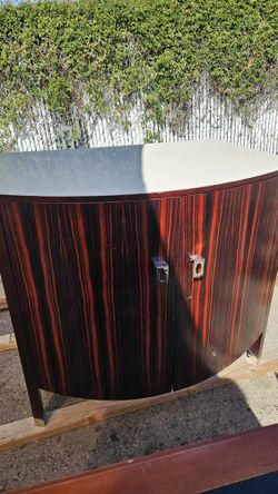 Curved Cabinet (Nice Cabinet)