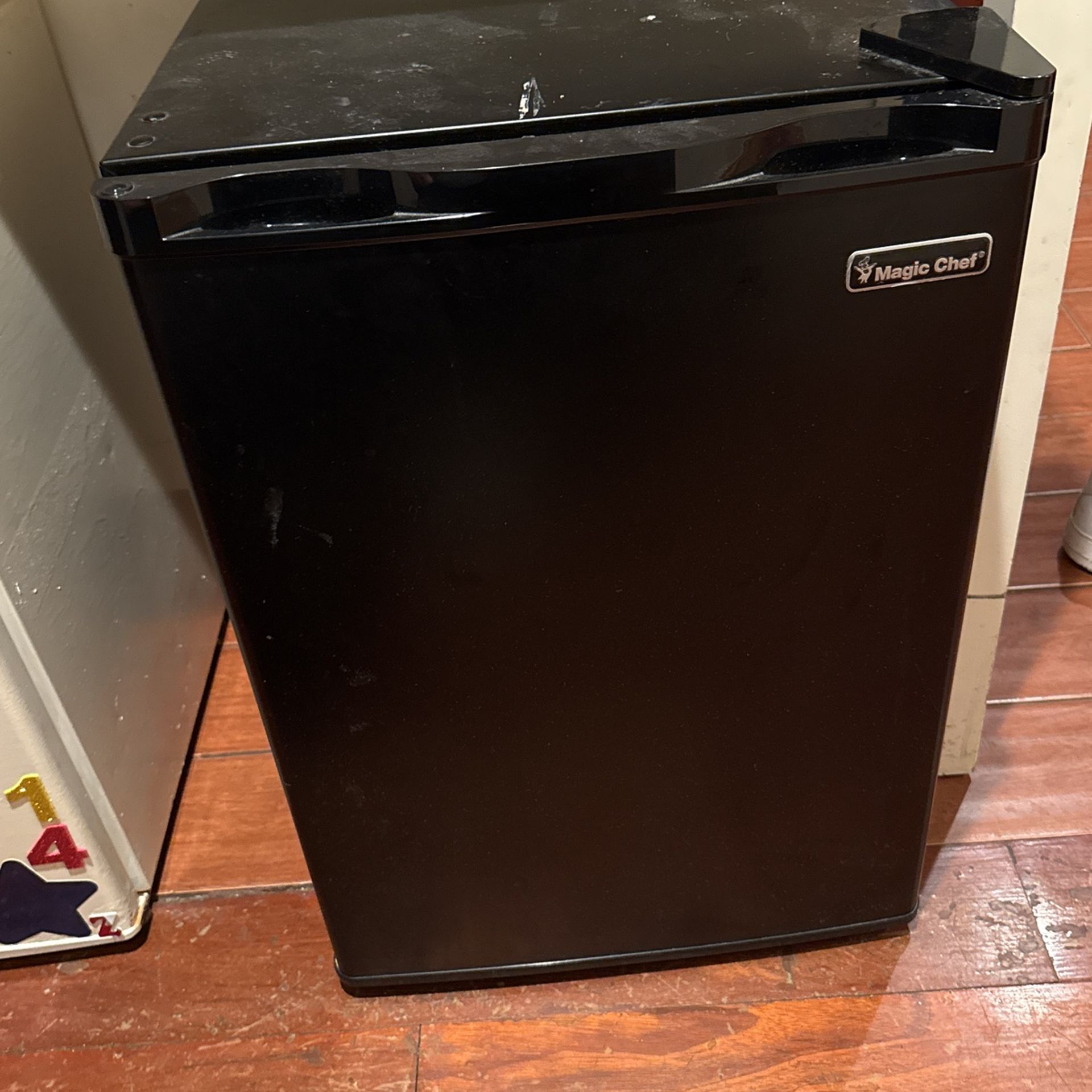 Magic Chef Working Mini Fridge